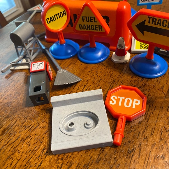 Construction signs. - Picture 4 of 5